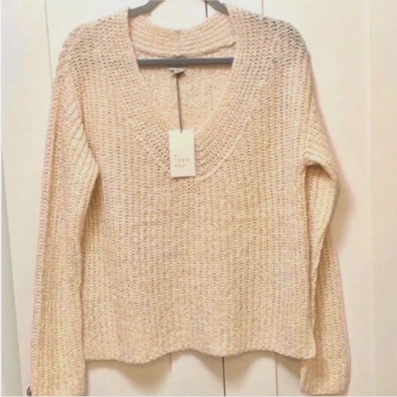 Cream V Neck Knit Sweater Pullover Sz XS NEW! FIRM PRICE! - Picture 1 of 4
